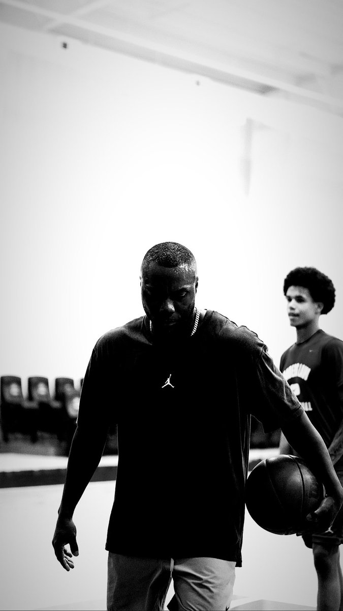 Robert Yanders tweet media