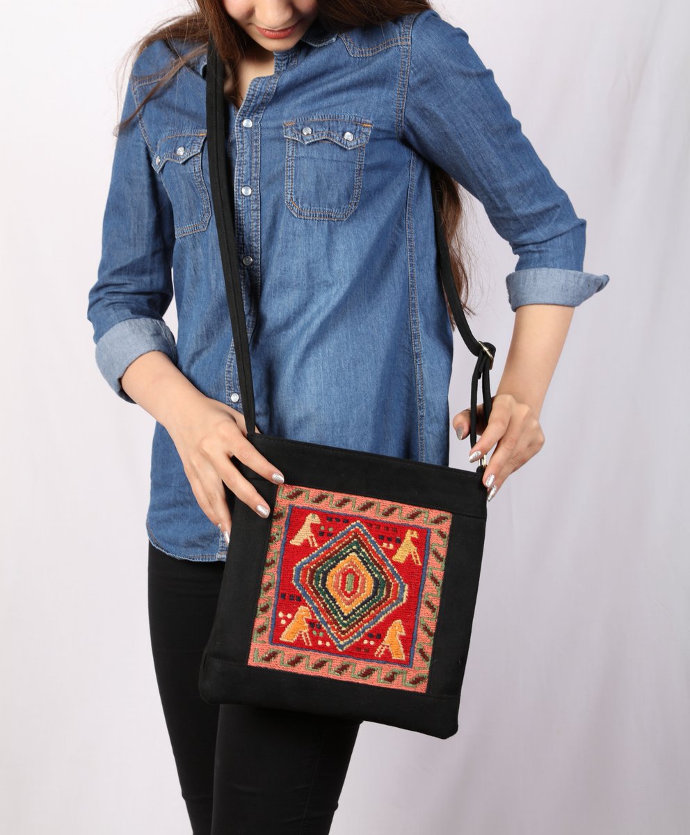 All Our Shoulder Bags are Handcrafted by Awesome Artisans.
sonnati.ca/collections/to…
#sonnati
#soulder_bags
#handcrafted
#artisans
#kilim #homestyling #interiorstyling #interiordecor #homedecor #elledecor #mydomaine  #dominomag #theeverygirlathome #canada #bohostyle #gypsystyle