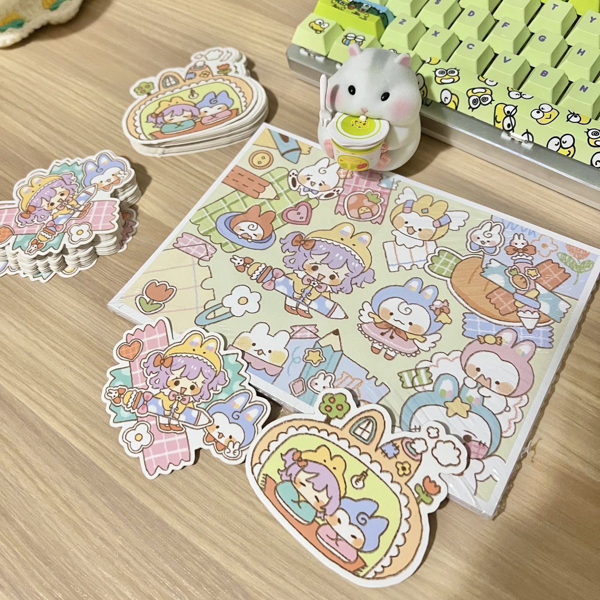 spwooqi's tweet photo. August Patreon happy mail! 🐹✨ https://t.co/NHBp2feCT2
