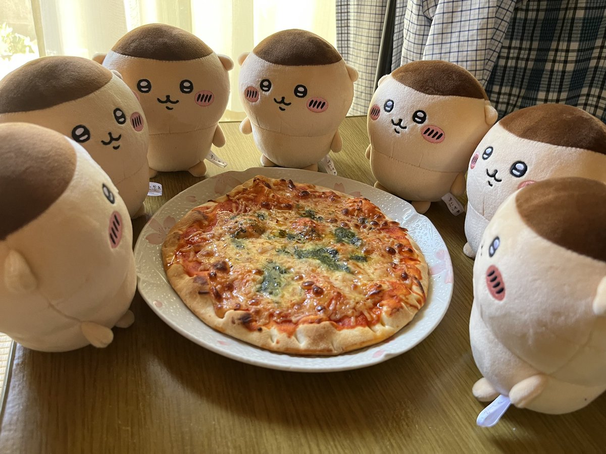 今日のチームくりまんじゅうの朝は、マルゲリータピザを7人のくり