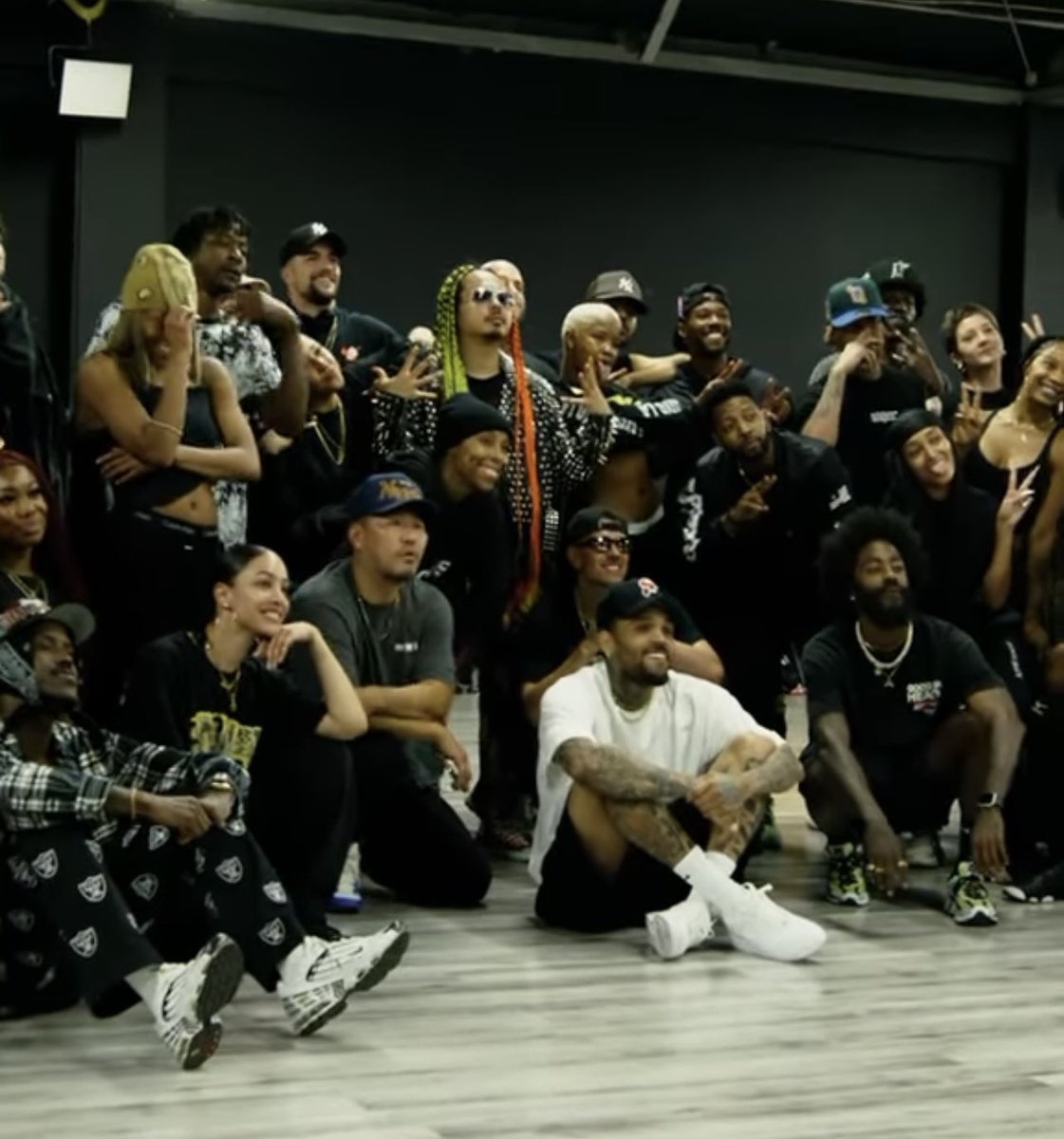 MagicHandz's tweet photo. Chris Brown announced he grabbed every single dancer he’s ever had from the beginning of his career “Run It” (2005) till now 2023 and they will all be featured in his #SummerTooHot video. 

That’s actually exciting. I can’t wait to see how this turns out. 🔥🔥🔥 https://t.co/lLAhwLXiPC