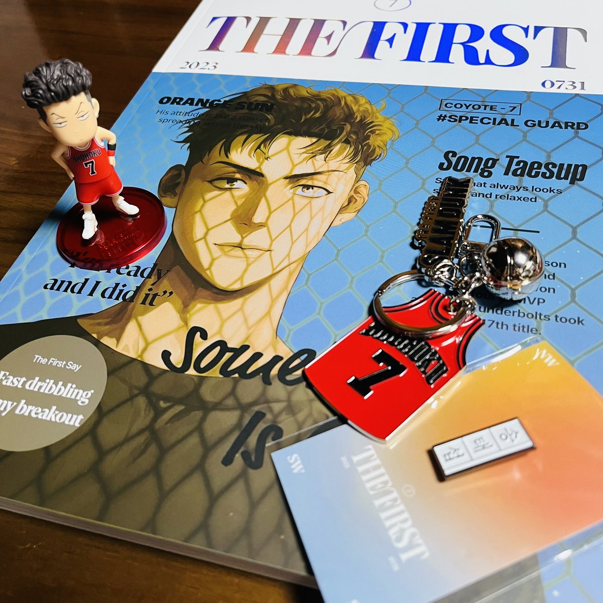 stst2023's tweet image. THE FIRST 추가후원🍰

전시를 못가서 넘넘 아쉬웠는데 이렇게나마 소장할 수 있게해주셔서 감사합니다~🥰
책자는 물론이고 선수카드,스티커,엽서,뱃지까지! 최고😍
거기다 책자는 세상에..한 장 한 장 넘길때마다 작품들로 가득..이걸 이렇게 한 권으로 볼 수있다니😭😭

#더퍼스트
#THE_FIRST