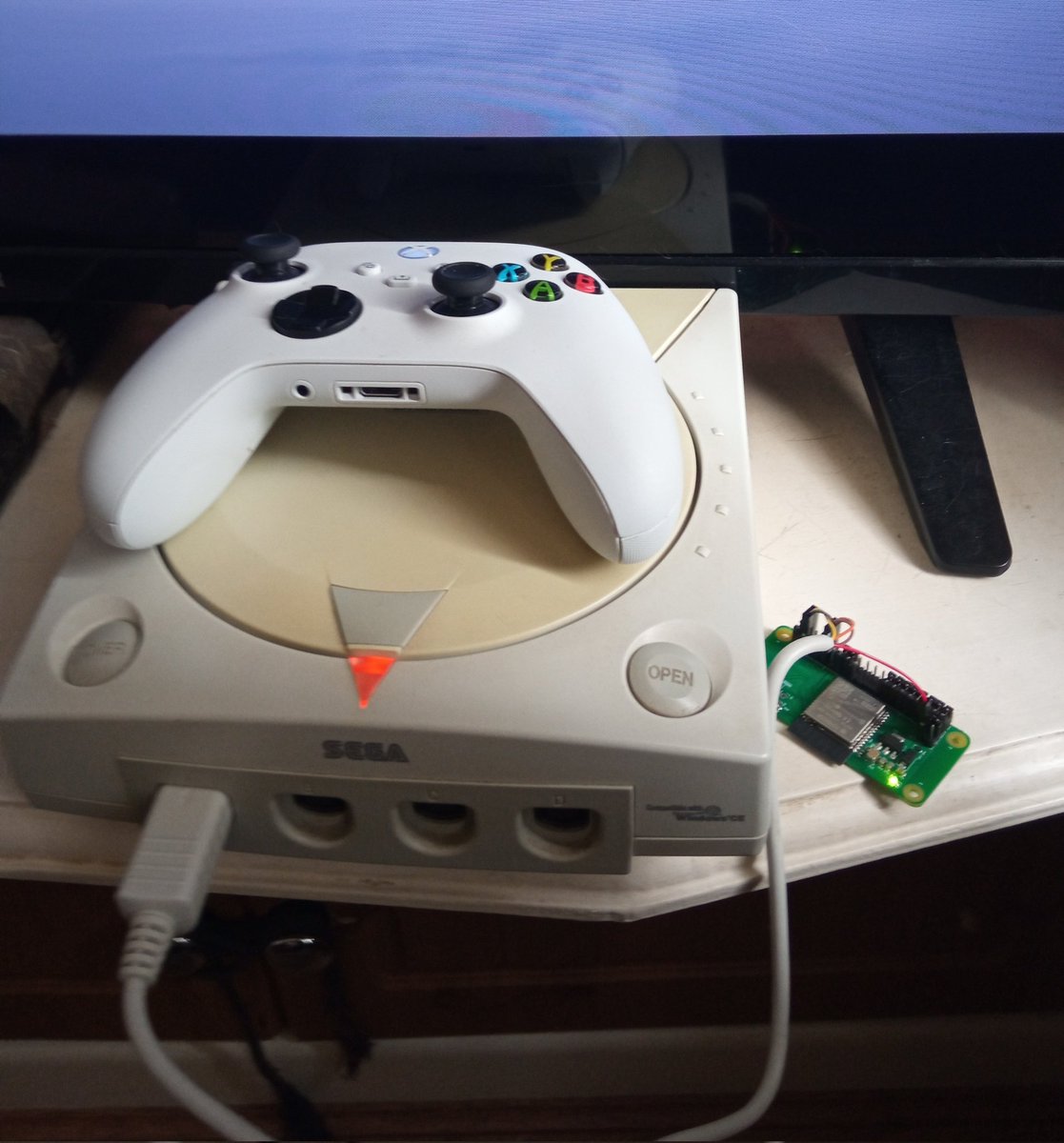 Tested the beta VMU support with one of our original RetroRosetta V1 PCBs (now open source) just this morning!

All worked great in various 1-4 cable setups (1 VMU emulated)
