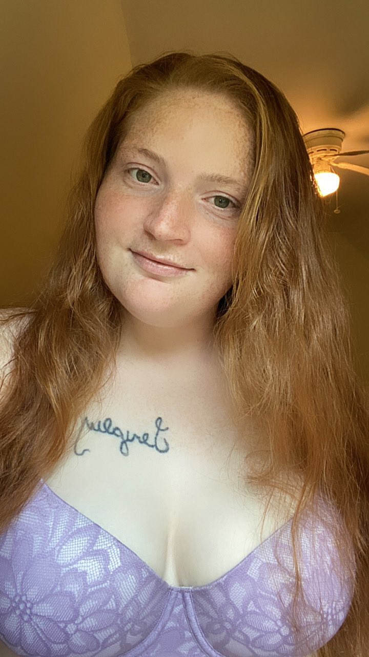 So close to 1000 followers! RT and like my post to help me get to 1000 today! 😊💖 https://t.co/AVx0jp0fBi