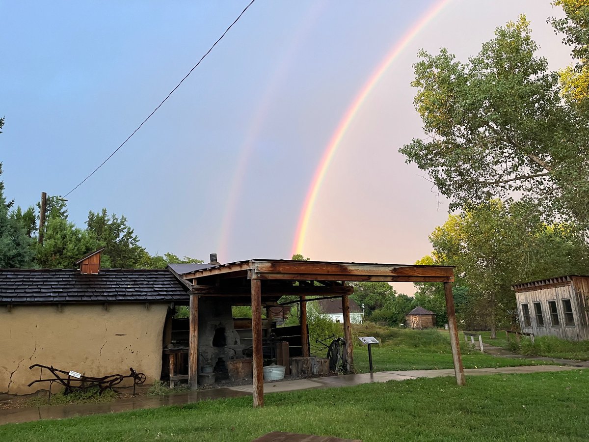 GeotheArch's tweet photo. Beauty of a night at a Centennial Village. (Who says evening runs to work have to be all bad?) https://t.co/Grkbz7dD9l