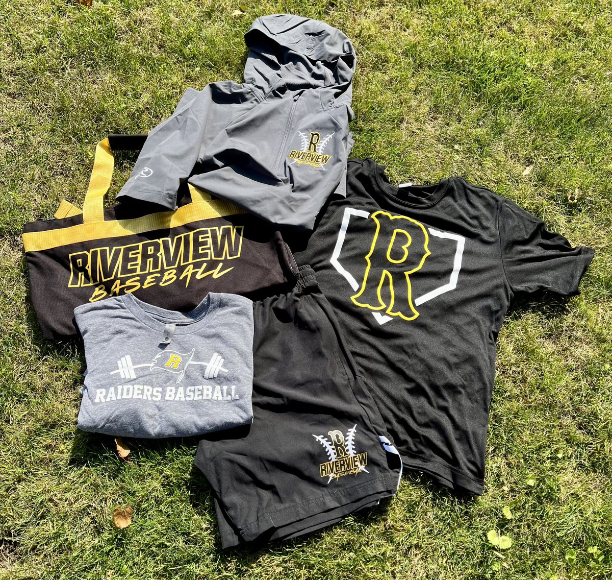 🏴‍☠️‼️GIVEAWAY ALERT🏴‍☠️‼️
Fall baseball starts today and here’s your chance to win some <a href="/riverviewbsbl/">Riverview Raiders Baseball</a> gear 
Follow/like/retweet to enter
A random winner will be drawn on 8/21 &amp; 8/23
Each winner will be DM’d to select their item
Quantities &amp; sizes are limited.