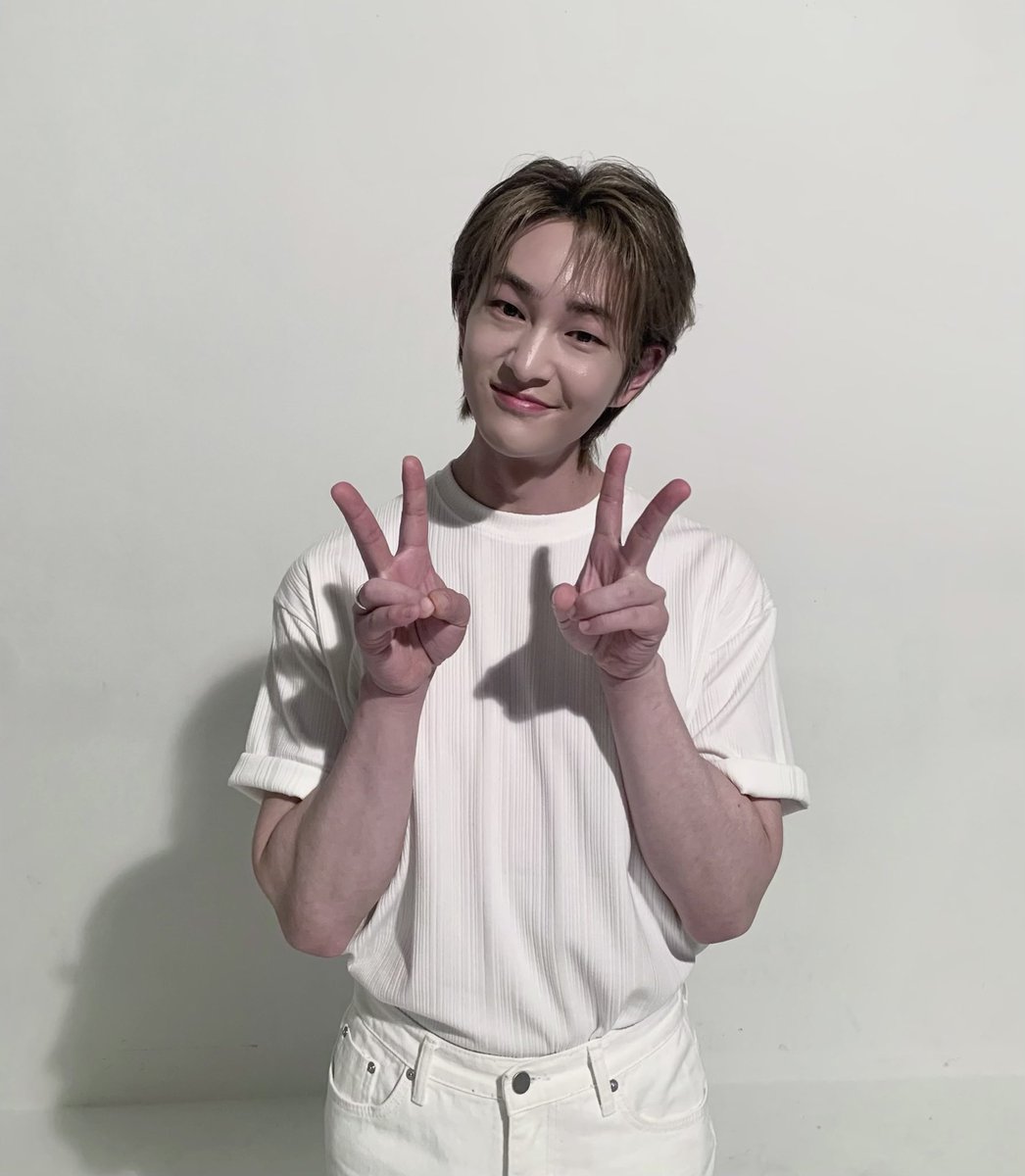 1214thinker's tweet photo. 🐰✌🏼 https://t.co/cU4oTLOZ0z
