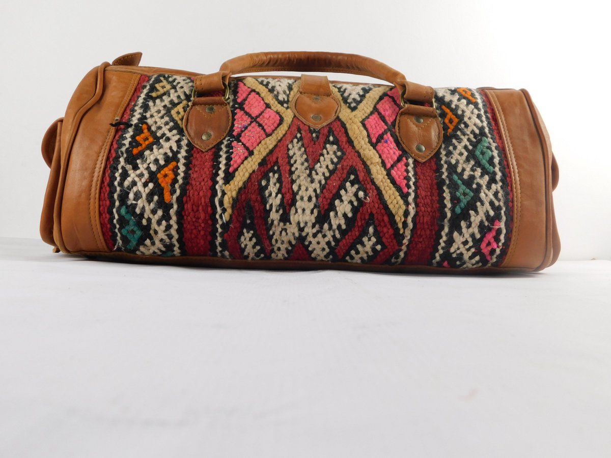L_artisan7's tweet image. Carpet leather #Moroccan Weekend duffel bag #kilim etsy.me/3YG7tqO via @Etsy #Etsy #etsyfinds #handmade #etsyshop #etsyseller #maroc #artisan @ArgyllSeaGlass @ktboldy #crafts #CraftBizParty #craftsmanship #traditional #bag #leather #RUG #marocains #handmadegifts #culture