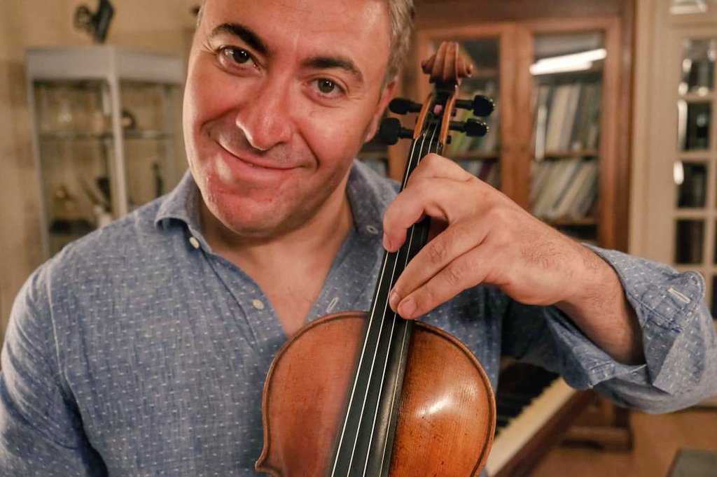 ConrothN's tweet image. Happy birthday to one of the world's most brilliant violinists, Maxim Vengerov 👏🎂🎶🎻
#Vengerov plays a unique #Stradivarius violin, the Kreutzer (1727), which he has owned since 1998.
#MaximVengerov #violin