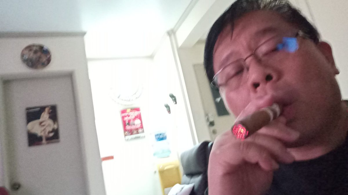 Having a Davidoff Signature in robusto size after a working Sunday..