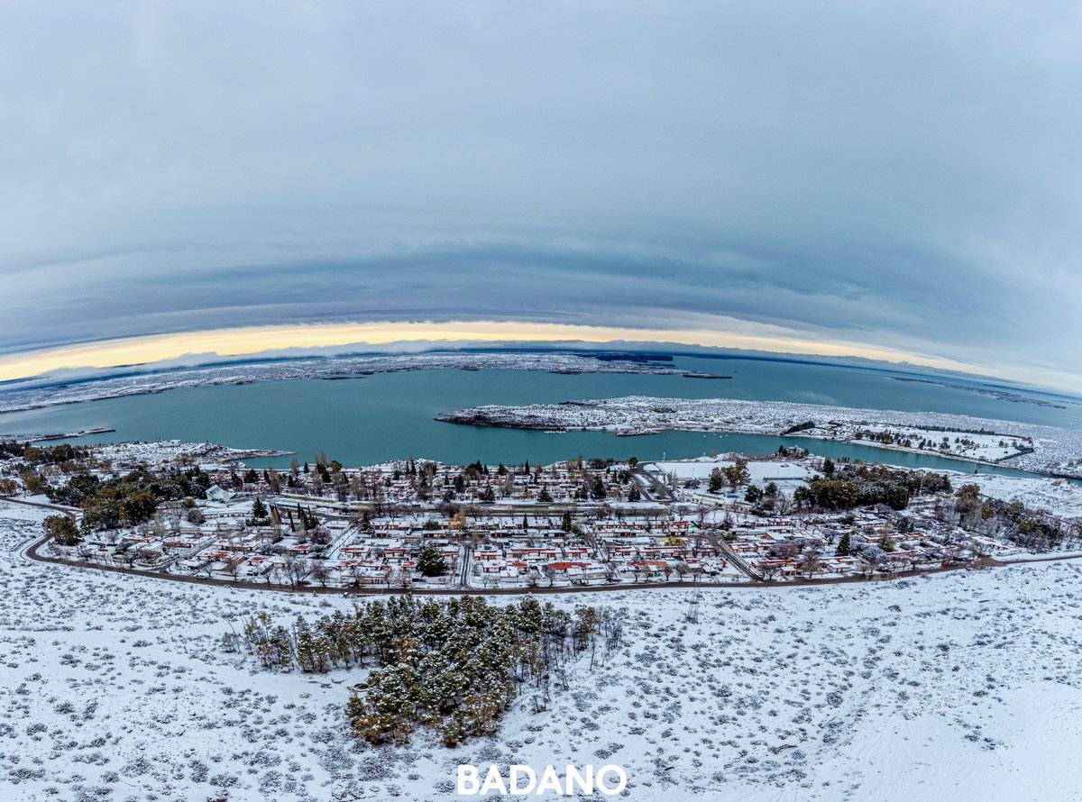 LucasBadano's tweet photo. Así amaneció El Chocón❄️🦖 https://t.co/kF13fAyME6