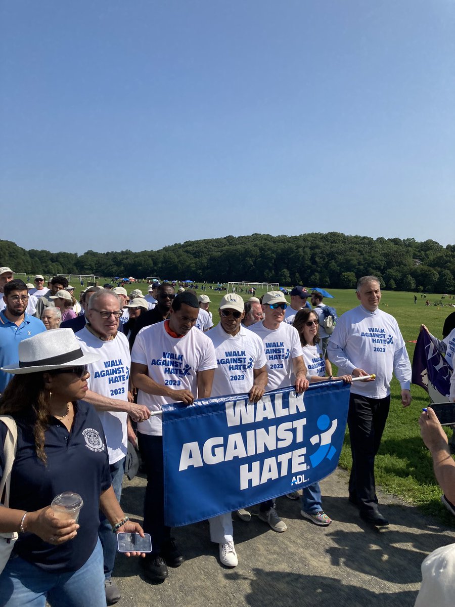 Thanks to @JeffreyDinowitz, @IsraelNitzan, @RepRitchie and @NYCMayor for officially kicking off the #WalkAgainstHate and thanks to all of our amazing participants! Let’s get moving!