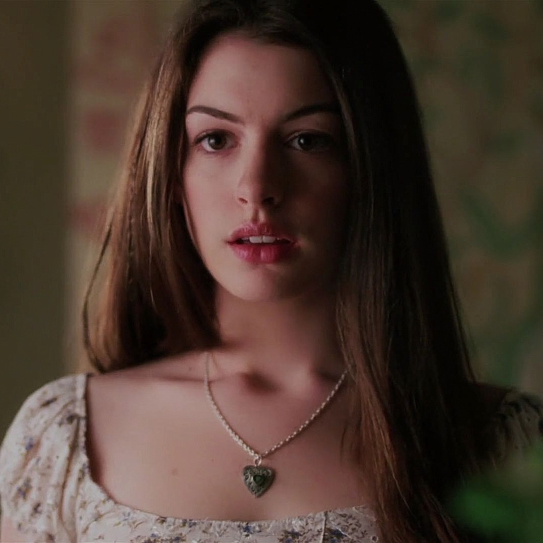 notgwendalupe's tweet photo. the only royal that matters is Anne Hathaway https://t.co/sGyh36LvH2