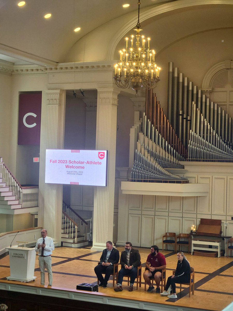 colgateuniv's tweet photo. Athletics staff welcome and answer questions from Colgate’s newest Division I student-athletes and their families. #Colgate2027

https://t.co/yR7tOm12Mz https://t.co/8OWfP9bROr