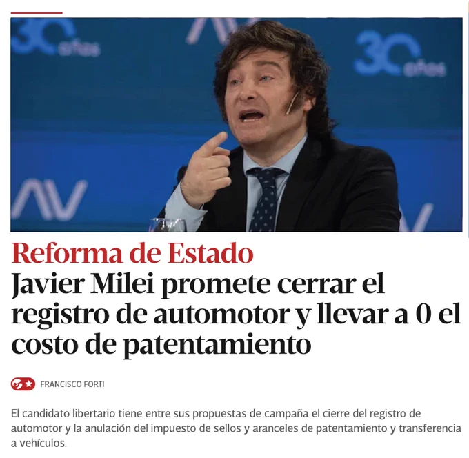 kalipolis's tweet photo. ¿Por qué son tan caras las patentes de auto? La respuesta no te sorprenderá... 👇

El cobro de placas patentes y documentación del auto lo maneja Acara, una entidad gremial empresarial que agrupa al 90% de los concesionarios de autos.

La entidad de concesionarios funciona como "ente cooperador" del Ministerio de Justicia. ¿Qué es un ente cooperador? Gracias a una ley de 1985, los distintos ministerios pueden delegar ciertos negocios en manos de "entes cooperadores".

Lo que el Estado recauda a través de estos "entes" no aparece en el presupuesto nacional: son "cajas" que no auditan los organismos de control de Estado y que sirven, por ejemplo, para pagar sueldos de personas que trabajan para el Estado, pero tributan como autónomos bajo contrato con los entes cooperadores. 

El sistema también sirve para hacer contrataciones directas, sin pasar por el proceso licitatorio, como hizo Acara en 1997, cuando le compró 1,5 millón de cédulas verdes a la imprenta Ciccone Calcográfica.