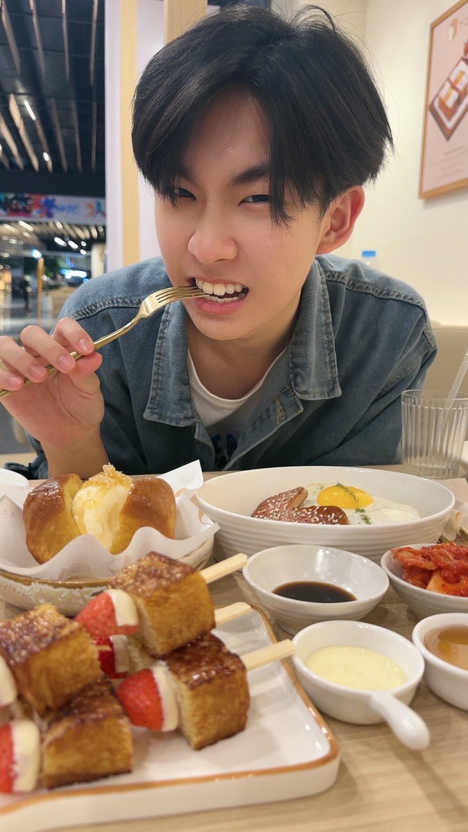 jurkung's tweet photo. เหงาจังหาคนกินด้วยย☺️
#jurkung https://t.co/k7js3FJAOs