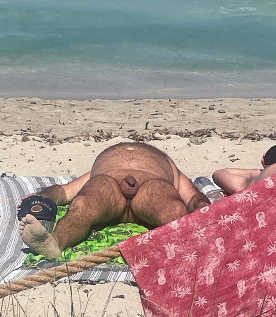 billkilgore_'s tweet photo. Joan Laporta, completamente borracho en la Barceloneta desde la madrugada del viernes, se ha perdido la gesta de sus jugadoras en el mundial de Australia.

Siento asco, pena y rabia. https://t.co/NNLpcbgOel
