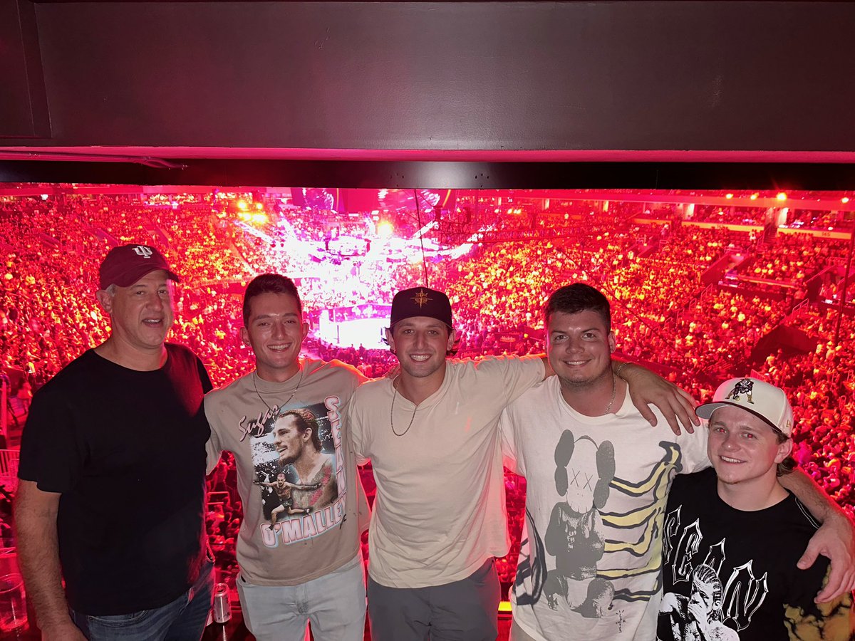 GoodmanHoops's tweet photo. Had never been to UFC before, and the energy in TD Garden last night was impressive - and so was Sean O’Malley’s performance. Really, really cool experience overall. 

Appreciate these young guys letting me tag along. https://t.co/doHITaCans