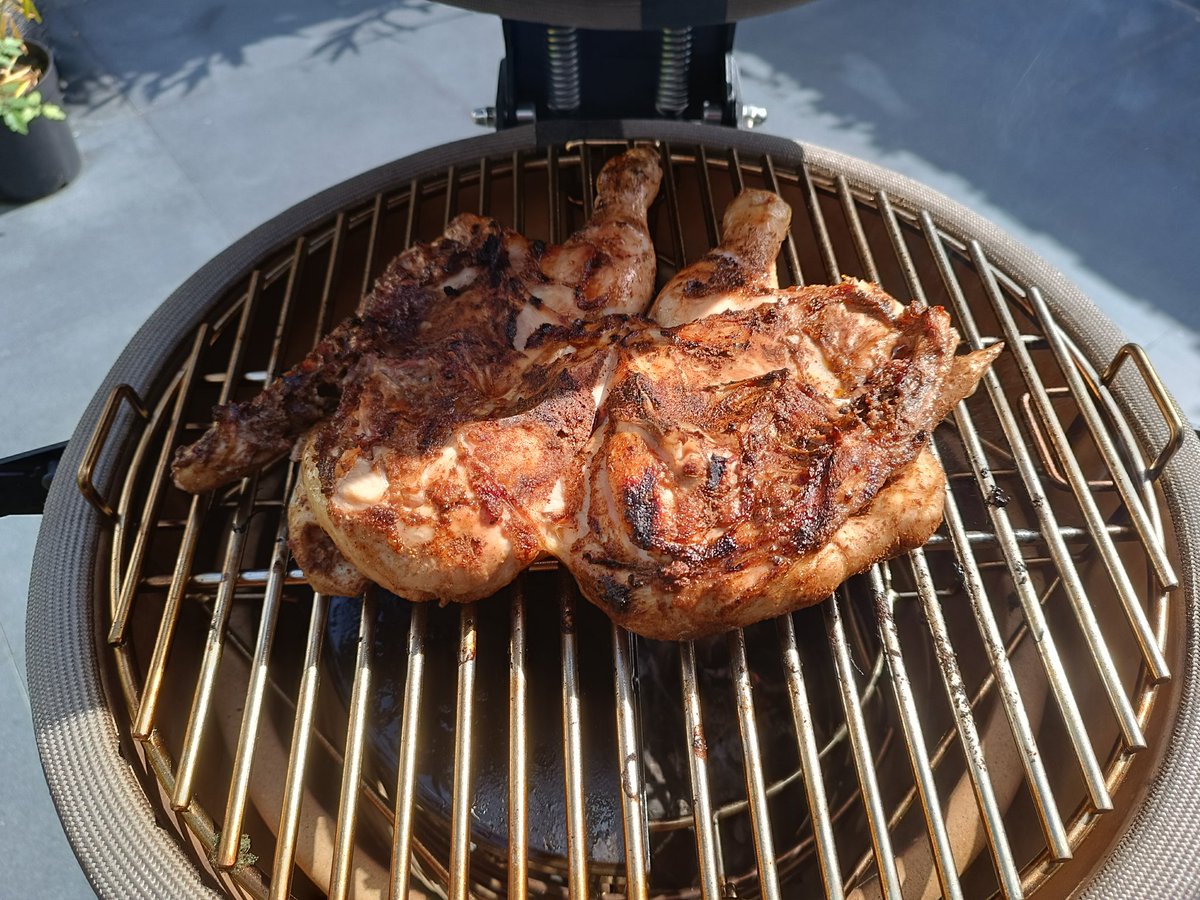 boomgaard_marco's tweet photo. Vandaag op de @bastard_nl een heerlijke #Jamaica Jerk Chicken gemaakt! Aftoppen op het bord met een chutney van Scottish bonnet!
#ProMeat #LoveGrill π₯π https://t.co/3IcRgcxdiG