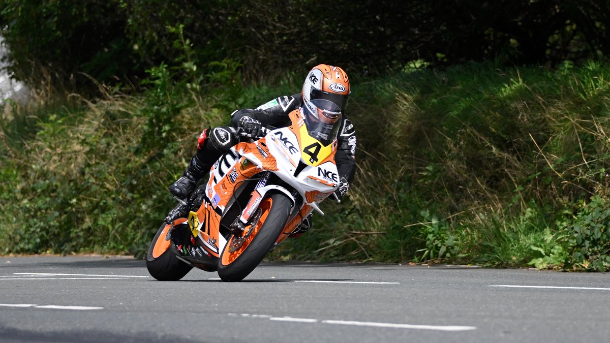 ManxGrandPrix's tweet image. It&apos;s Jamie Williams, Victor Lopez and Chris Cook who are leading the MGP Senior Qualifying session today. 👏

#MGP23 #MGP100 #MGPSenior #Roadrace #Motorsport
