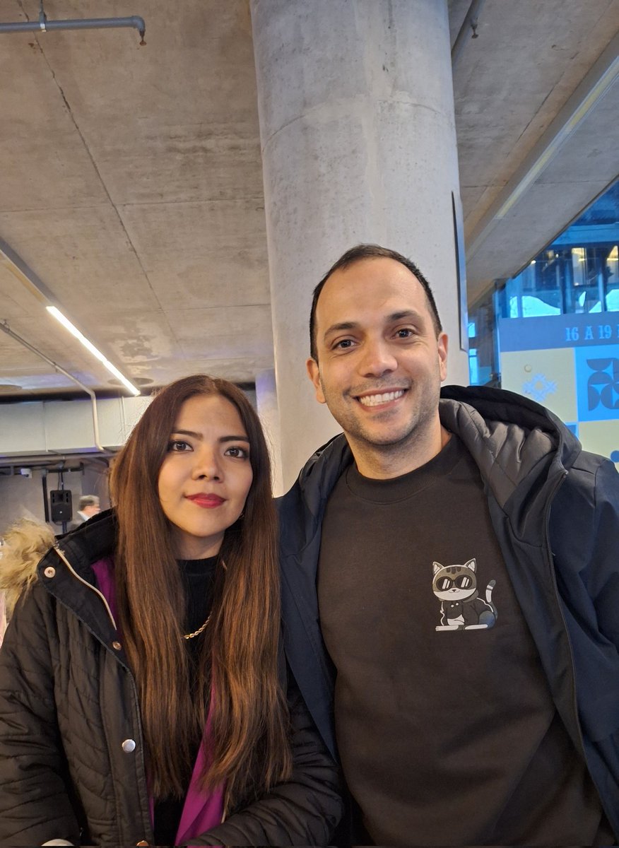 Daliweb3's tweet photo. Que gusto después de escuchar y compartir por más de un año en diferentes espacios y #Xspaces me di el gusto de conocer a @holaNFT en el evento de @EtherArgentina.
El poder de la #web3 es impresionante muchas gracias por la foto!!
#web3community https://t.co/LeRzBOGguH