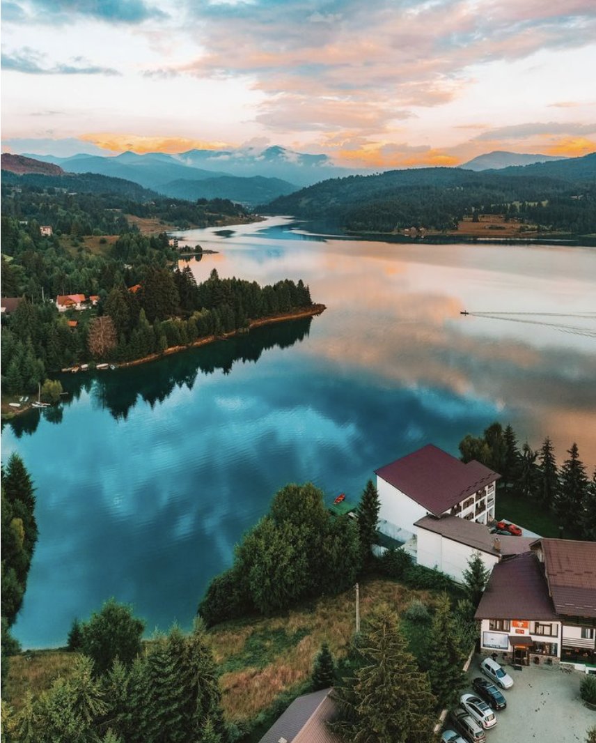 THIS JUST IN: warm, bright days are ahead!

📸: @go_roamaround via IG

#lakelife #lakehomesrealty #lifeonthelake #lakelifeisthebestlife #livelovelake