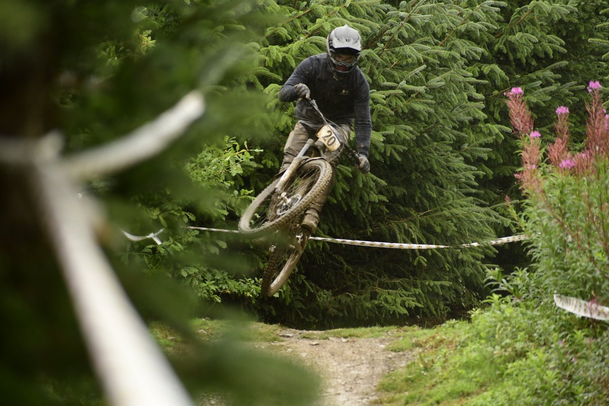 Between the trees @ Caersws DH 📷📷

#mtb #mtbdh #downhill #downhillmtb #mountainbike #mountainbiking #mtbuk #globalmtb #mtbglobal #lifebehindbars #tjxphotos #mtbphotography #mtbphotos #photographer #mtbphotographer #photos #nikonphotography #nikon #ukphotographer #ukphotography