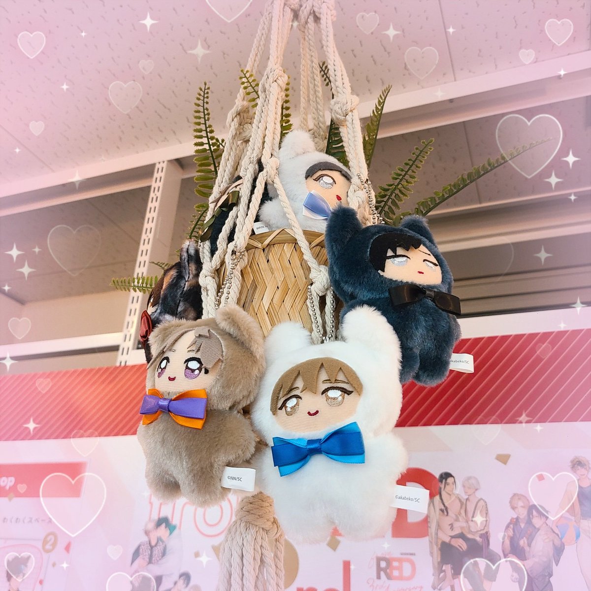 nekkopron's tweet image. ぬいたちが…ぬいたちが可愛すぎました…壁ごと持って帰りたかった～！ブランコも吊るされてるのも可愛くていっぱいお写真撮ってしまいました！
ぬいイラストもめちゃくちゃキュート❤️
素敵な空間に立ち寄ることが出来て嬉しかったです～今度は是非関西方面でもお願いします！！
#fromRED3rdAnniv