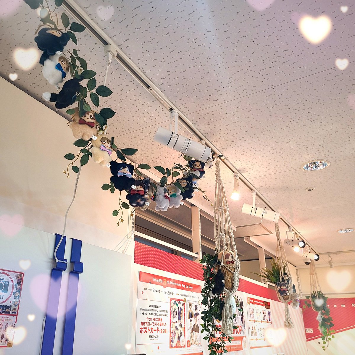 nekkopron's tweet image. ぬいたちが…ぬいたちが可愛すぎました…壁ごと持って帰りたかった～！ブランコも吊るされてるのも可愛くていっぱいお写真撮ってしまいました！
ぬいイラストもめちゃくちゃキュート❤️
素敵な空間に立ち寄ることが出来て嬉しかったです～今度は是非関西方面でもお願いします！！
#fromRED3rdAnniv