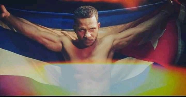 Mientras muchos artistas cubanos navegan entre las dos aguas, el músico y ganador de dos premios Grammy, Maykel Obsorbo, está cumpliendo años hoy mientras sufre la prisión política en Cuba. 

Es lamentable la poca empatía que tienen los artistas cubanos que no hablan de política.