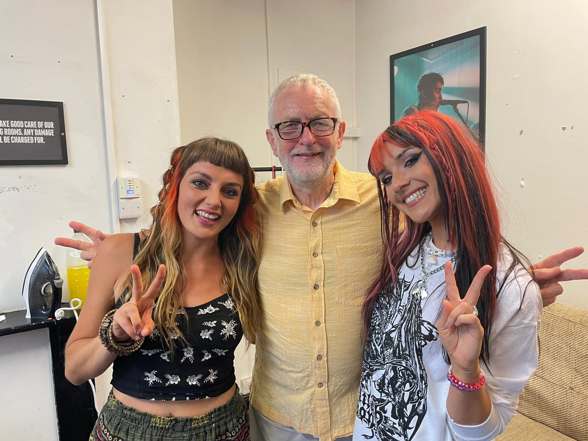 jeremycorbyn's tweet photo. Thank you @ihatezand and @DelilahBon_ for your amazing performances at last night’s #MusicForTheMany show at Sheffield @Leadmill.

We must fight for the future of grassroots music venues. Find out more about the campaign to save this iconic venue: https://t.co/Pmb0tqC09g https://t.co/kYPq1yoCgY