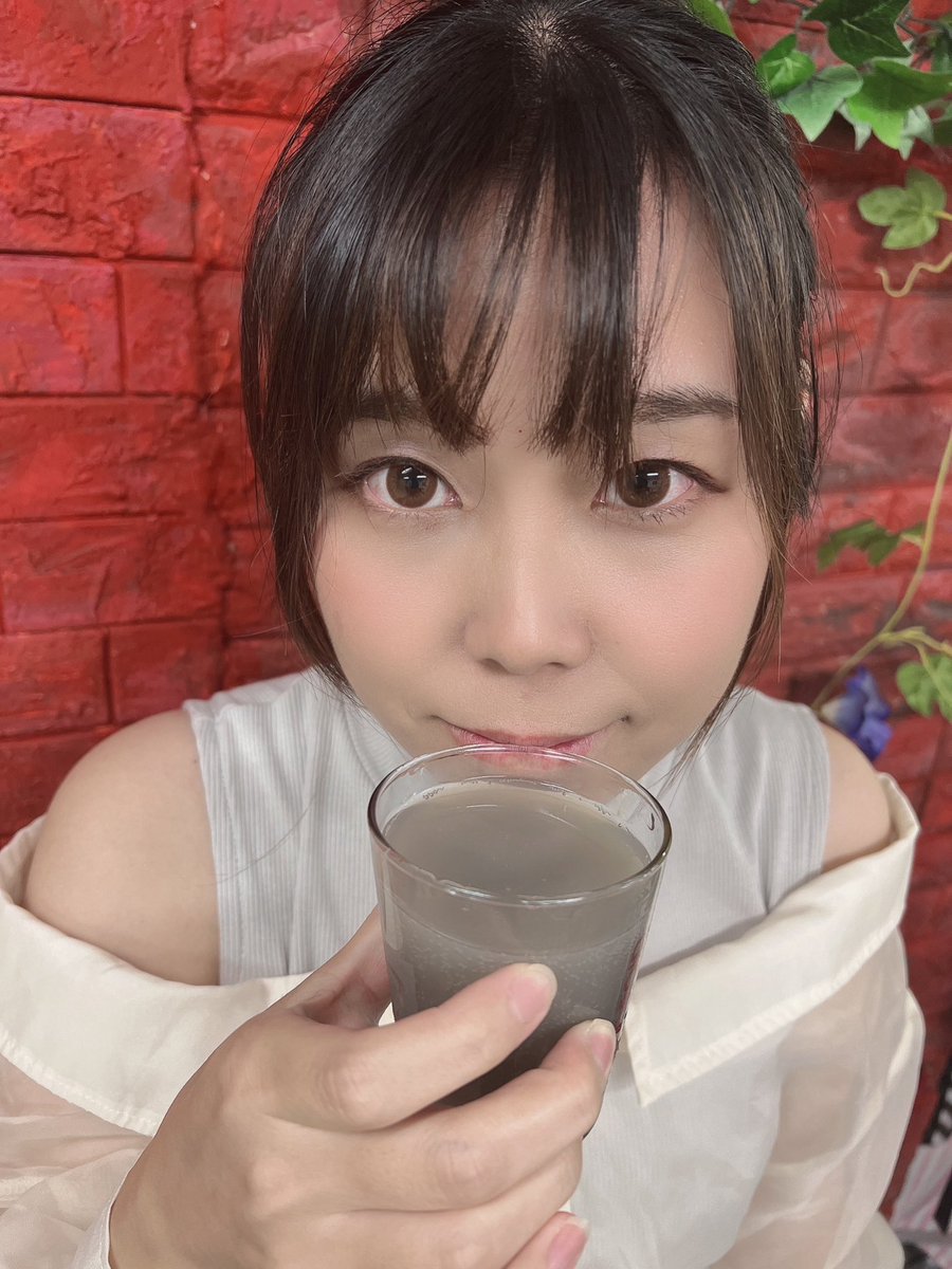 sousineo's tweet photo. 今日はありがとうございました☺🙏
初めての方いらっしゃったのですが、まともに挨拶出来ずごめんなさい💦
ケーキも美味しかったし、プレゼントもとても嬉しいものを頂きました😋
(ロールケーキは娘がまだ起きてたので開けないことにしました💦)
次は27日です！
酔っ払い楽しかった♥️ https://t.co/TcxmCKer8r