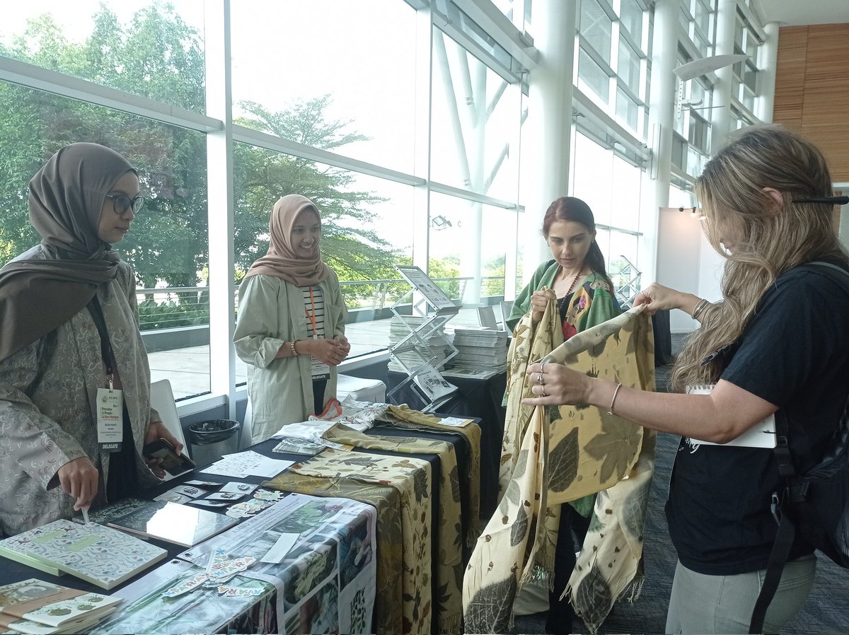 It's been a fantastic 1st day of #IPSKuching ! Thank you to all of you who are interested in the ecoprint products we brought. If you want to know the story behind it &amp; the women's group who made it, I'll present tomorrow in the Breakout Room 1 for the Roundtable session at 10.30