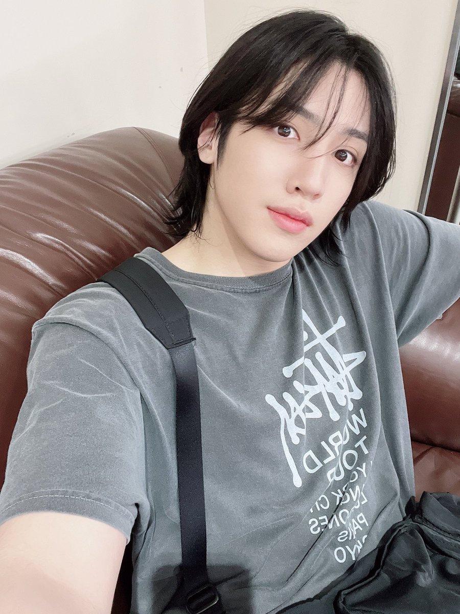 WooseokBR's tweet photo. 230817 • Atualização no Weverse 

"  Estou um pouco sonolento... " 

#PENTAGON #펜타곤
#WOOSEOK #우석 #정우석
@CUBE_PTG https://t.co/qjq5AkCfbK