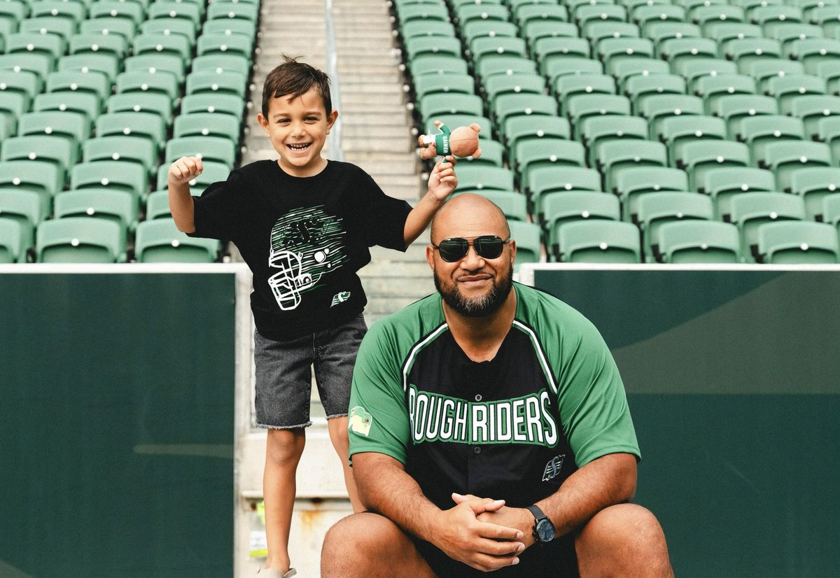 lucmull95's tweet photo. TONS of new @sskroughriders merch just hit @TheRiderStore! Gear up before todays game😎🔥 #riders #CFL #NeedAwin https://t.co/b4x1idN0Et