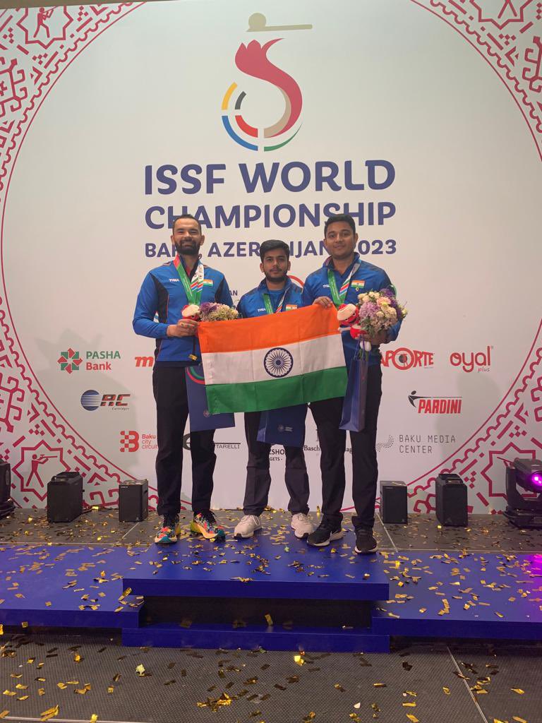 OfficialNRAI's tweet image. And that was our 2nd gold 🥇 of the day with @AkhhiiChenu #AishwaryTomar (centre) &amp;amp; #NirajKumar (right) winning the 50m Rifle 3 Positions Team event at the #BakuShootingWorlds Was a good day:) Go #India 🇮🇳