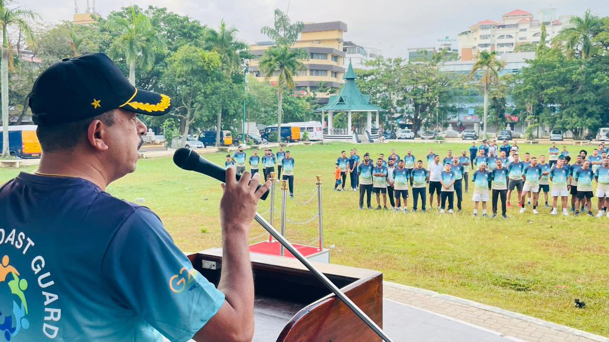 DefencePROkochi's tweet image. As part of #AzadiKaAmritKaal & to commemorate 77th year of India's #Independence @IndiaCoastGuard Dist.HQ (Kerala & Mahe) conducted a spectacular #UnityRun 🏃♂️🏃♀️ on 20 Aug 23.
Over 500 participants from diverse organisations joined hands for the event.(1/2)
