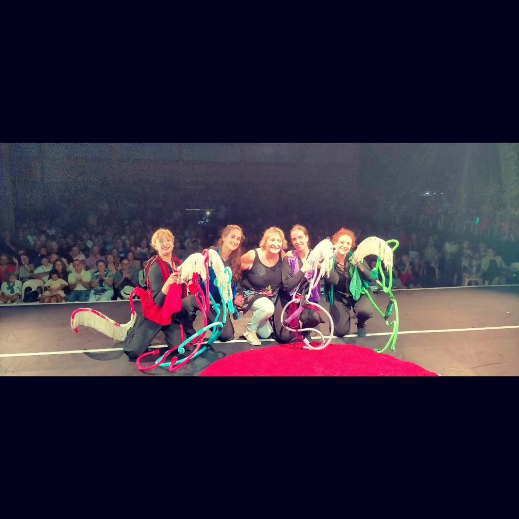 AddauraCia's tweet image. Gracias Camargo!! Que ilusión nos ha hecho volver a veros y compartir con vosotr@s risas, emoción y ese regreso a la infancia 🤗 Móbilus ha brillado sobre vuestro escenario 🤩
Y por supuesto gracias a toda la organización, que siempre nos cuidáis tan bien 🤍
Hasta pronto!!!!