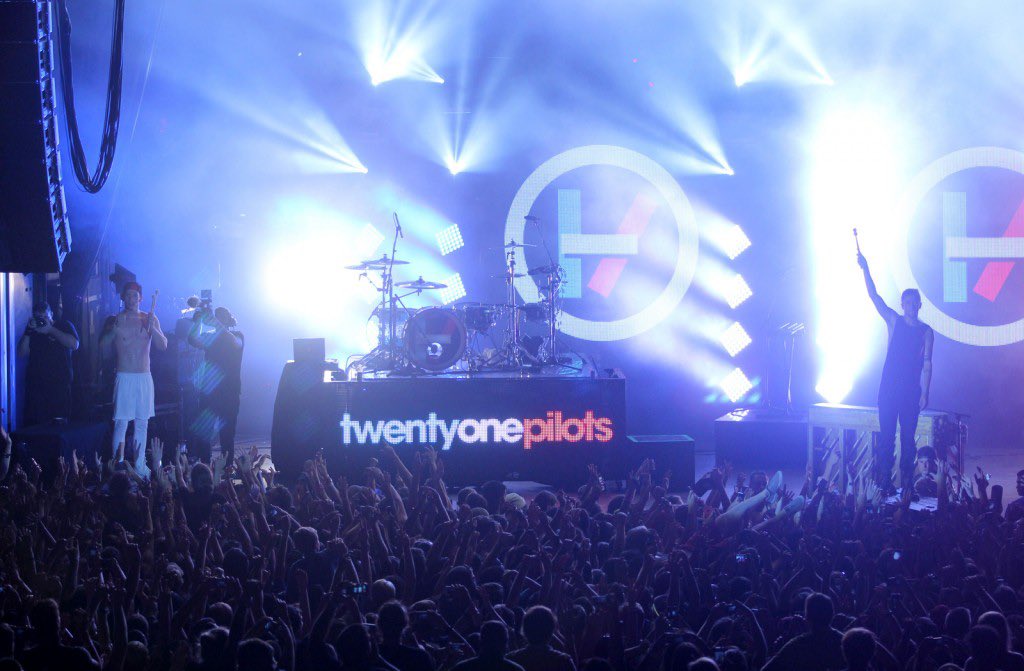 circlethetrack's tweet photo. something about growing older with twenty one pilots https://t.co/Z8IDet0naw