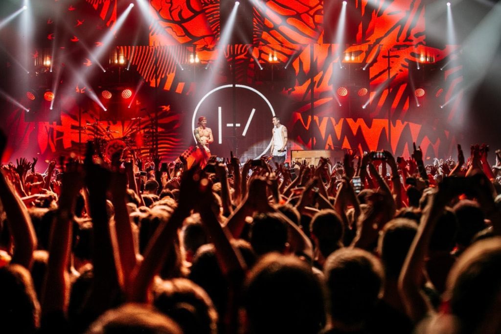 circlethetrack's tweet photo. something about growing older with twenty one pilots https://t.co/Z8IDet0naw