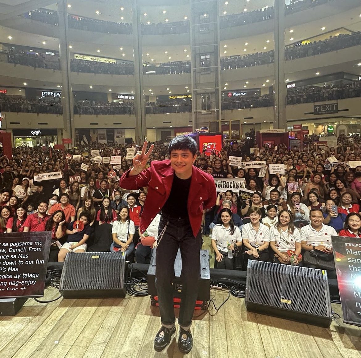 KathNielVibes's tweet photo. A successful event, congratulations @imdanielpadilla and @TalktoBPI ✨🫶🏻

MAKISAYA WITH DJP

#DanielPadillaxBPI 
#MasMagandangBukas https://t.co/uclXWIf1Vi
