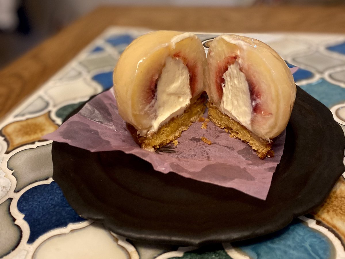 gdkziueblpy's tweet image. シンプルにして完璧な桃のタルト