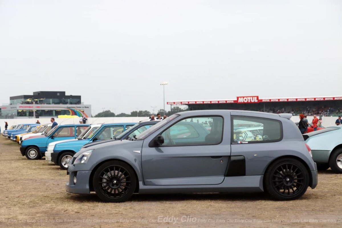 RENAULT CLIO V6 phase 2
V6 atmo de 3.0
255 CV
1309 exemplaires 

#renaultcliov6 #renaultsport #car #supercar #rare #legend #classic #art #iconic #perfect #amazing #fool #awesome #nicepicture #photo #photooftheday #art #renault #renaultrs #twr #porsche #cliov6 #lemansclassic