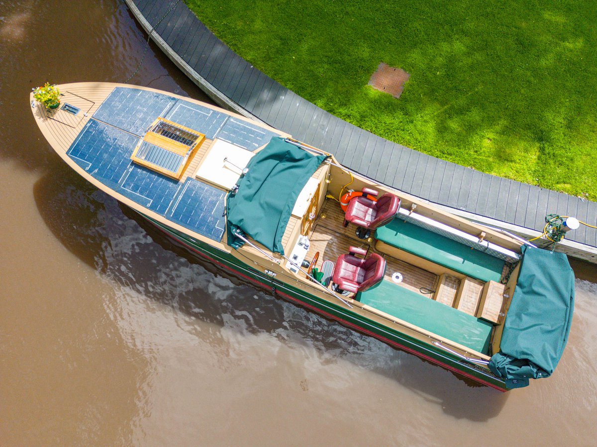 Robin looks very smart with its new cover, sheltering you on rainy days and folding down when it's nice and sunny. If you are interested in a trip aboard Robin, take a look at our website. #luxuryboating #canalboatholidays #monandbrec