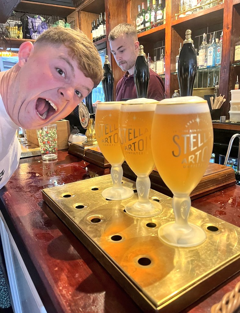 No messing about with these lads, the excitment in his face says it all 🤣. Stella Unfiltered at The Tower Bar and Hotel, Lincoln 🍺