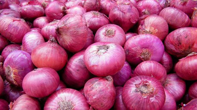 airnewsalerts's tweet photo. In an unprecedented move, Government has raised the quantum of #onion buffer to five lakh metric tonne this year, after achieving the initial procurement target of three lakh metric tonne.

In this regard, the Department of Consumer Affairs has directed National Cooperative Consumer's Federation, NCCF and National Agricultural Cooperative Marketing Federation, NAFED to procure one lakh tonne each to achieve the additional procurement target alongside calibrated disposal of the procured stocks in major consumption centres.