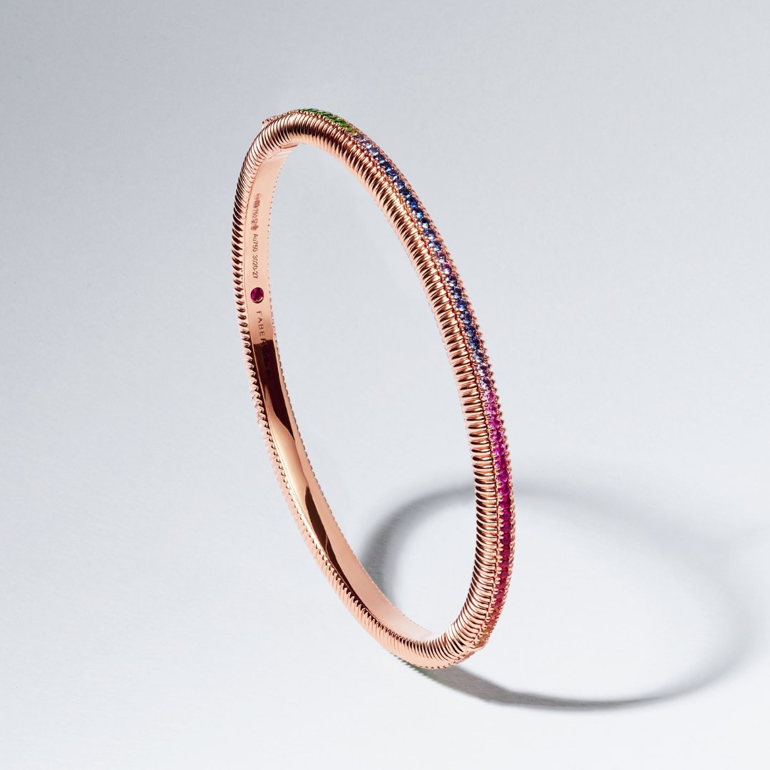 CWSellors's tweet photo. Every colour of the rainbow and more are featured in the Fabergé Colours of Love Multicoloured Gemstone Fluted Bracelet, including responsibly mined Gemfields Mozambican rubies.

Discover: https://t.co/8uZF5HvdkB

#CWSellors #FineJewellery #Fabergé #Bracelet #Fluting #Rainbow https://t.co/QpGwlv1S0O