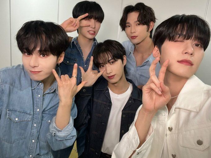 # тред: знакомство с oneus 
потому что они заслуживают, чтобы о них знали как можно больше 🫰

#원어스 #ONEUS