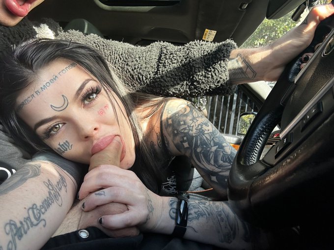 Would I be too distracting or can you handle me 😇🥰 https://t.co/q4a8wloi1l