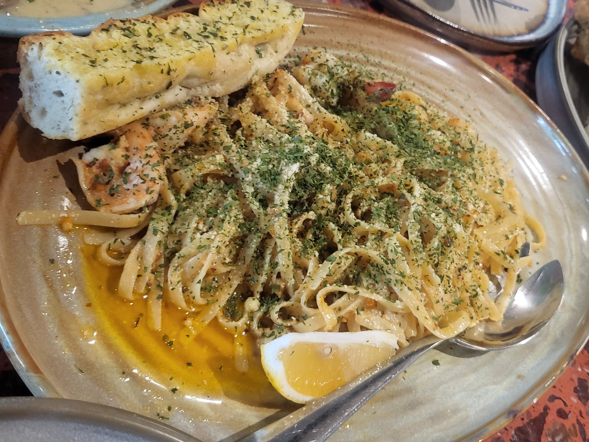 prettytin's tweet photo. We tried Borro yesterday. Masarap yung food and madami serving. Yung fried boneless chicken, malaki. Yung lengua, malambot. Iced tea lang di ko gusto. Hehe #FoodReport https://t.co/e5Sn0uzd8d